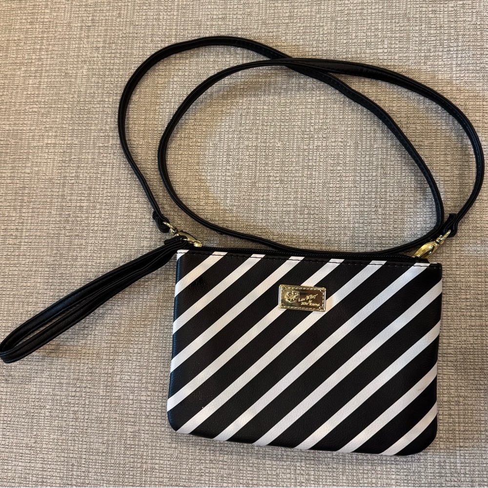 New LUV BETSEY by Betsey Johnson Crossbody/Wrislet